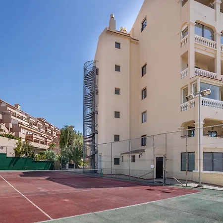 Tranquil Communal Heated Pool شقة