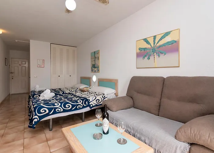 Tranquil Communal Heated Pool Apartment Los Cristianos (Tenerife)