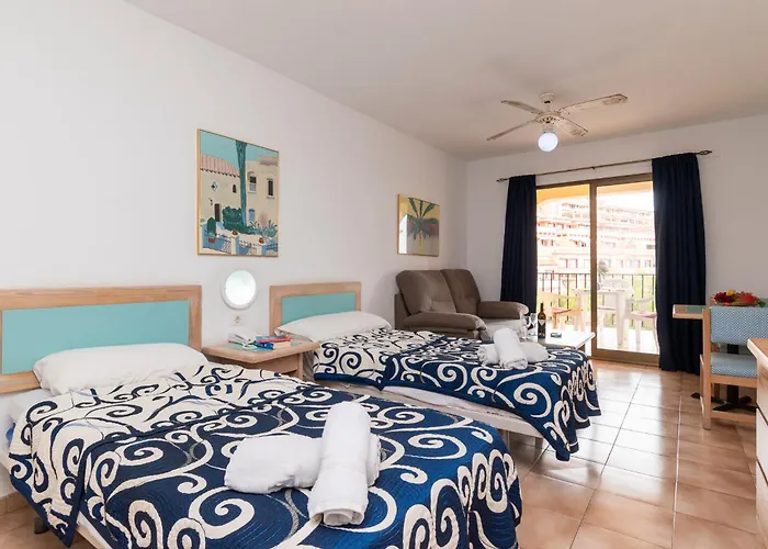 Tranquil Communal Heated Pool Apartment Los Cristianos (Tenerife)