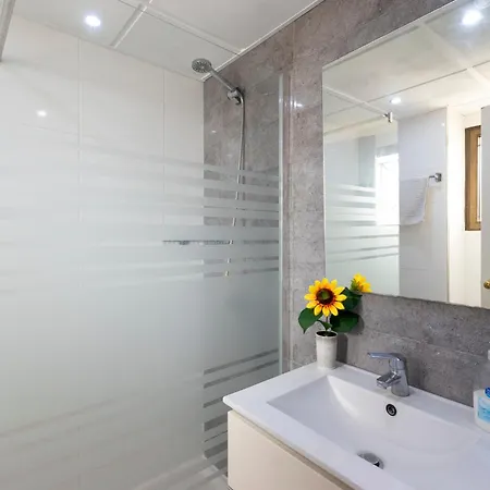 Tranquil Communal Heated Pool Apartmán *