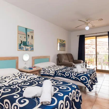 Tranquil Communal Heated Pool Apartment Los Cristianos (Tenerife)